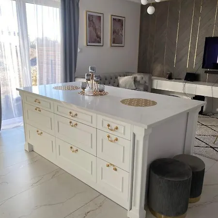 Zloty アパート ズブレボ